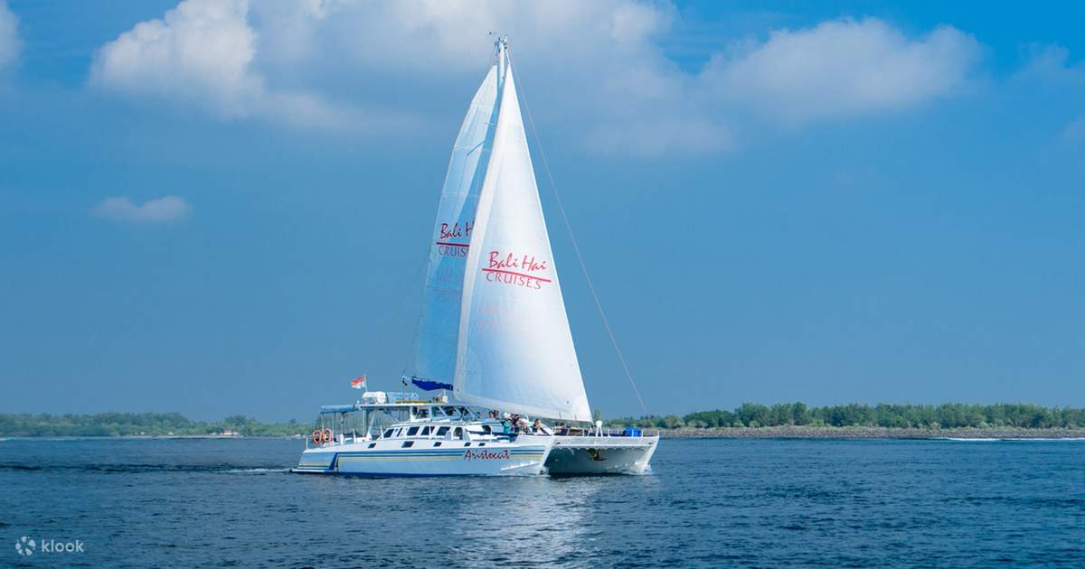 aristocrat the luxury sailing catamaran bali